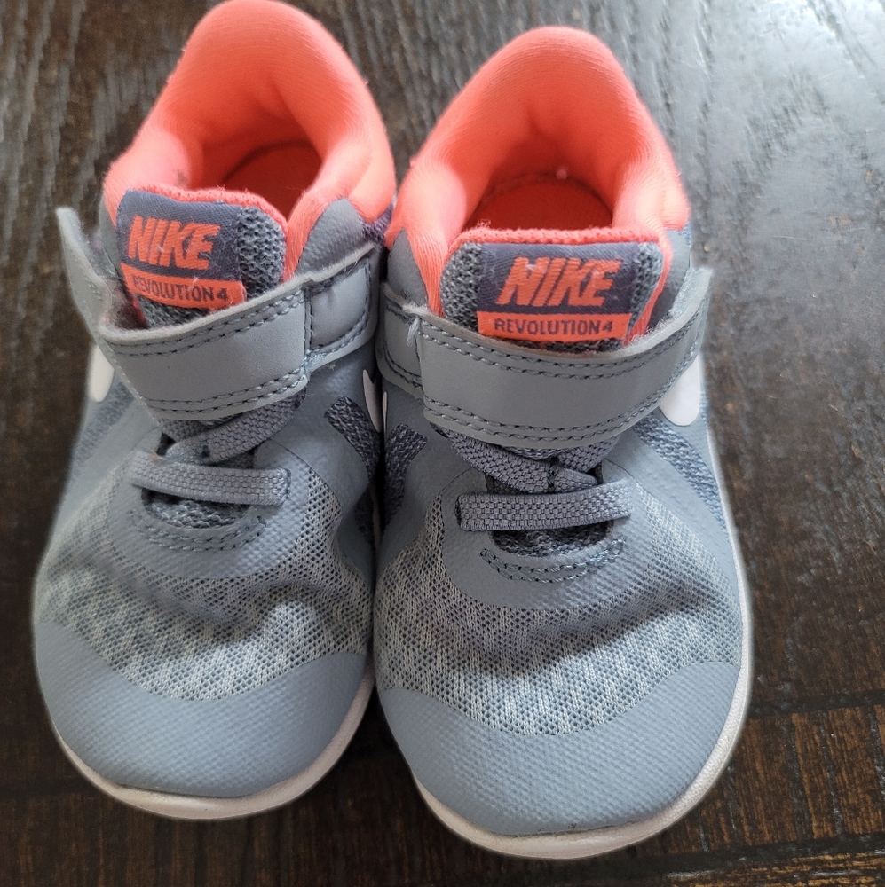 Toddler girl nike sneakers